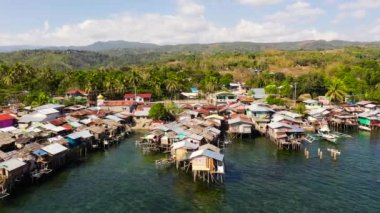 Filipinler 'deki balıkçı köyü. Mindanao.