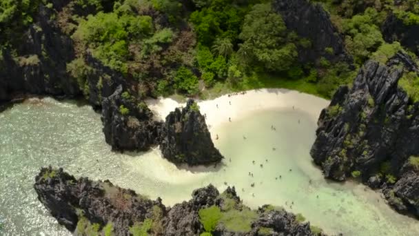 열 대 바닷물 석호와 해변, 필리핀, 엘니도. — 비디오
