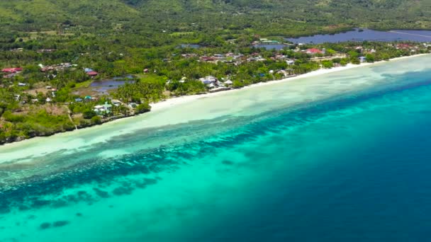 Kust met het strand en blauwe zee. Anda Bohol, Filipijnen. — Stockvideo