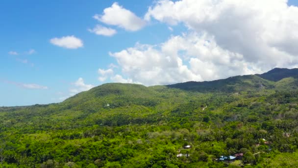 Vrchy a hory s tropickou vegetací. Bohol, Filipíny. — Stock video
