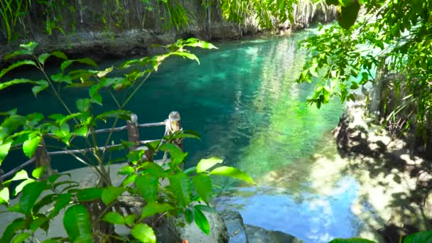 Okouzlující řeka v Hinatuan, Surigao Del Sur, Filipíny. — Stock video