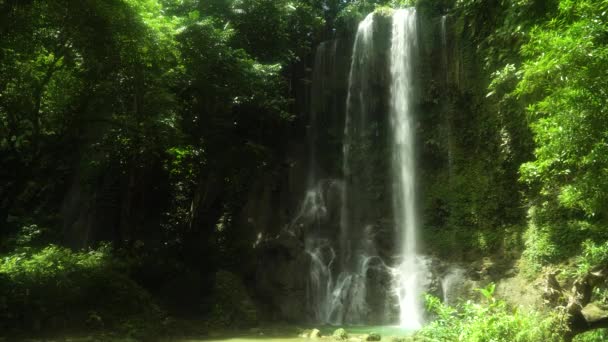 美丽的热带瀑布Kawasan Falls, Bohol, Philippines. — 图库视频影像