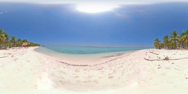 360VR adasında plajı olan tropik bir ada. Onok Adası Balabac, Filipinler.
