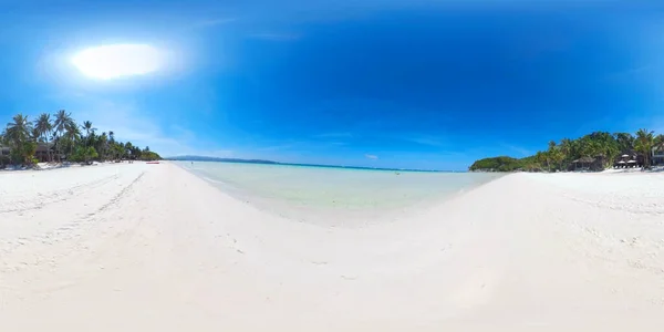 Playa tropical de arena y mar azul, Filipinas. 360VR — Foto de Stock