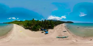 Beyaz kumlu tropikal plaj, 360VR 'ın üstünden görüş..