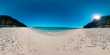 Tropik plaj ve deniz manzaralı bir deniz manzarası. 360VR