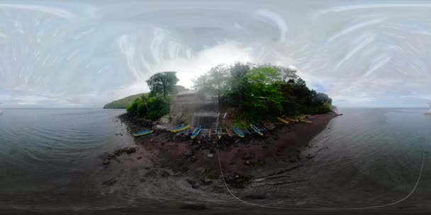 Cruce del cementerio hundido en la isla de Camiguin, Filipinas. 360VR — Vídeo de stock