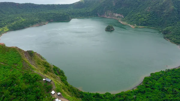 Cratere del lago al vulcano Taal. Filippine. — Foto Stock