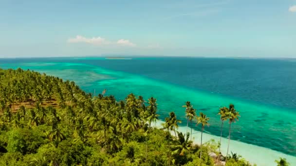 Ilhas tropicais com praias de areia. Balabac, Palawan, Filipinas. — Vídeo de Stock
