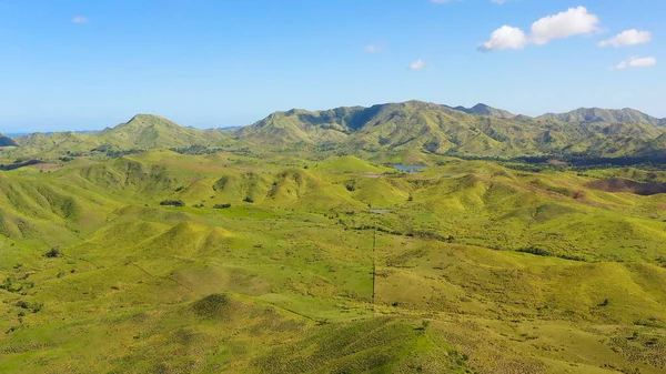Colinas y montañas con vegetación tropical. Bohol, Filipinas. — Foto de Stock