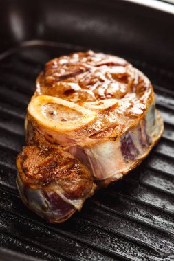 Kavrulmuş dana incik ızgara Pan