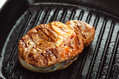 Kavrulmuş dana incik ızgara Pan