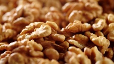 4k Video makro closeup ceviz döner. Mineraller ve vitaminler açısından zengin gıda.
