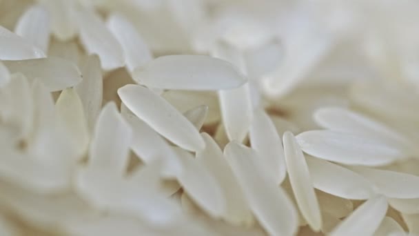 4K záběry rotační extrémní close-up tepelně neupravené bílé rýže. — Stock video
