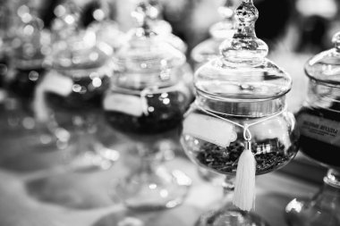 BW fotoğraf depodaki tadım çay