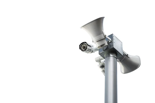 Камера видеонаблюдения с громкоговорителями и мегафоном на белом фоне — стоковое фото