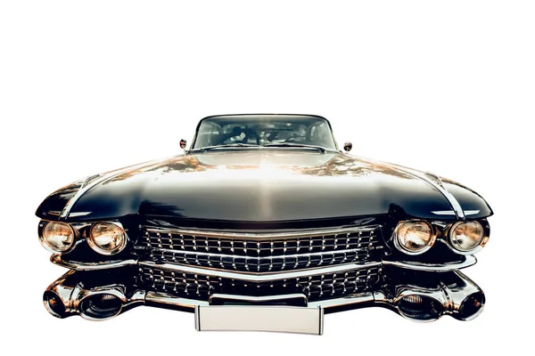 Foto de gran angular de primer plano de coche retro vintage negro con radiador de cromo brillante aislado sobre fondo blanco — Foto de Stock