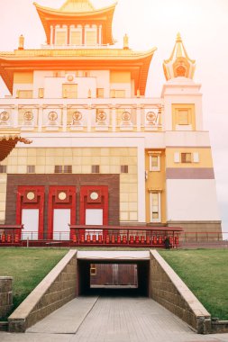 Bhuddhist tapınağının fotoğrafı - Buda Shakyamuni'nin khurul altın meskeni