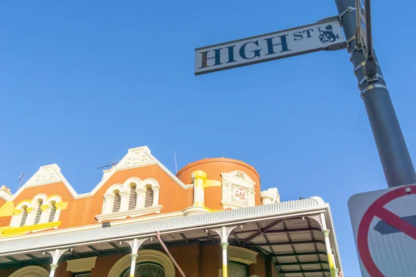 Fremantle Australia Mayo 2018 Faro Sol Silueta Pescador Bronce Con — Foto de Stock