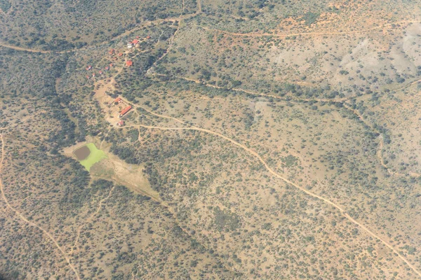 Вид Воздуха Намибия Пейзаж Дорогами Небольшие Здания Водохранилище Куст Акации — стоковое фото