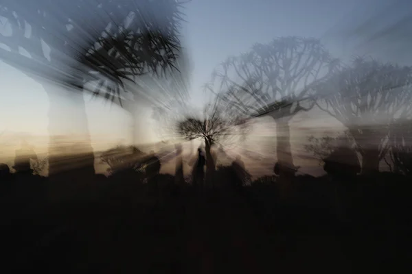 Keetmanshoop 나미비아의 어두운에서 Silhouetted 사람의 — 스톡 사진