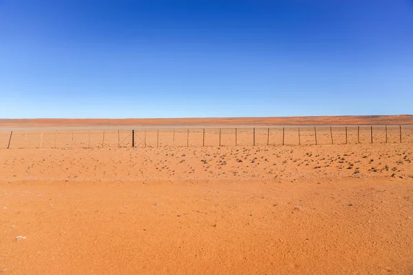 Amplio Paisaje Típicamente Meridional Namibia Deun Suelo Naranja Rico Hierro —  Fotos de Stock