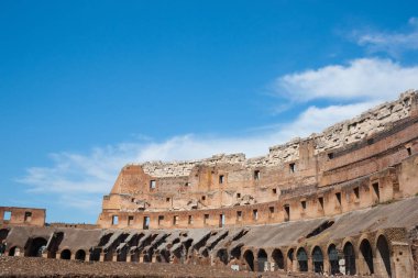 Roma İtalya - 16 Mart 2011; Roma'daki Colosseum amfi duvara eğri iç.
