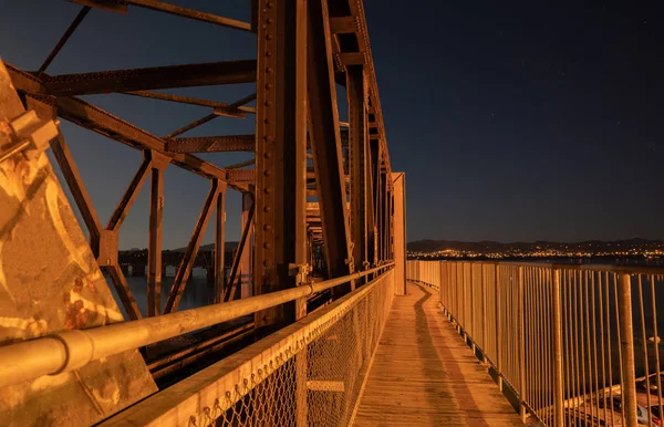 Luzes Noturnas Céu Ponte Ferroviária Caminho Pedestre Construído 1928 Atravessa — Fotografia de Stock