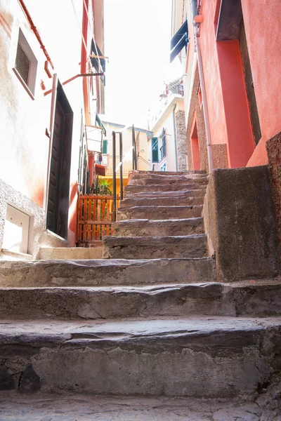 Old Steps Leading Two Buildings Typically Small Italian Town — Stock Photo, Image