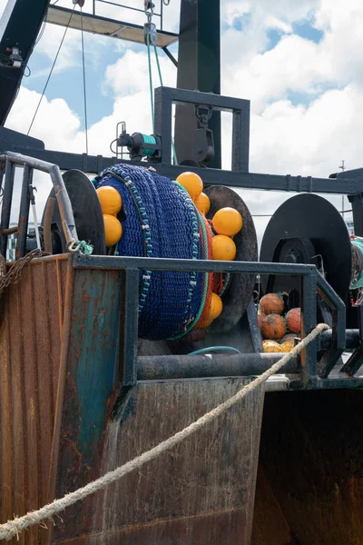 停泊在惠灵顿码头的商业渔船 渔具和渔网 — 图库照片