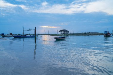 Splash altın Bay bulutlara aracılığıyla güneş tatili gibi Ko Samui Tayland.