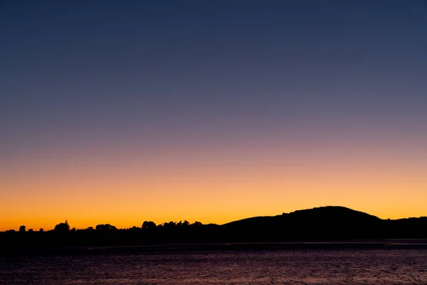 Интенсивные Цвета Неба Восхода Солнца Время Солнце Остается Ниже Горизонта — стоковое фото