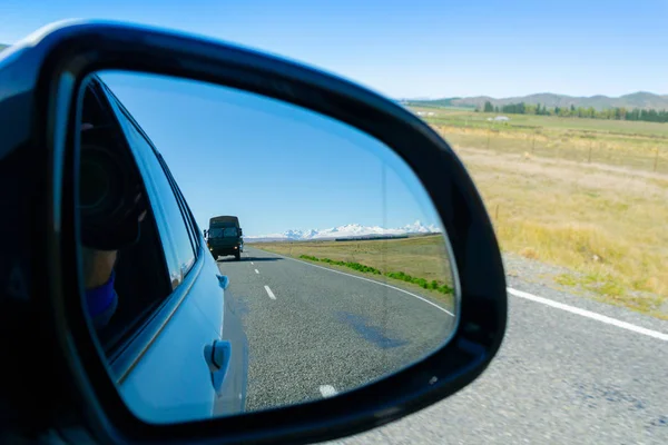 Paisagem Espelho Visão Traseira Caminhão Pesado Estrada Atrás — Fotografia de Stock
