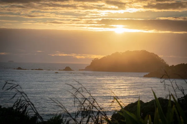 Golden Sky Light Sun Rises Moturiki Island Mount Maunganui Main — Stock Photo, Image