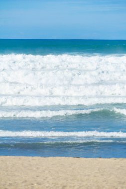 Mount Maunganui ana plaj, Tauranga Yeni Zelanda çalkantılı denize
