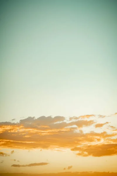 Abstrakt Himmel Och Moln Färger Bakgrund Vertikala Sammansättning — Stockfoto