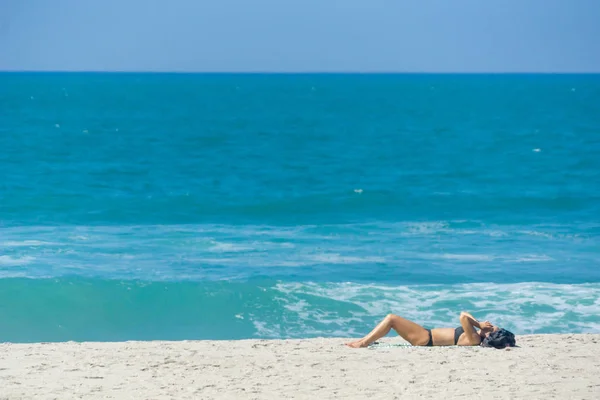 Lone sunbather on beach — Stock Photo, Image