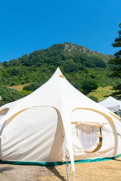 Tente Glamping et mis en place au mont Maunganui — Photo