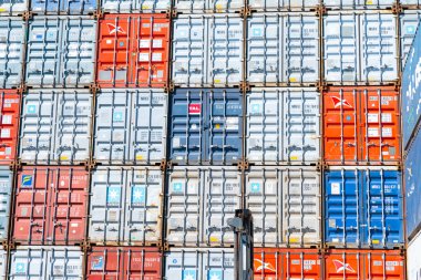 Kaplar yüksek yığılmış bağlantı noktası depolama tesisi içinde