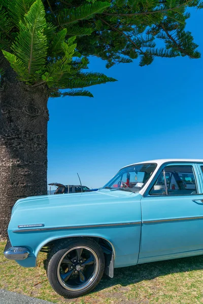 青いヴィンテージ車 — ストック写真