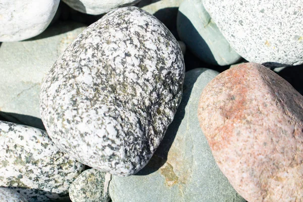 Grupo aleatorio de piedras de río — Foto de Stock