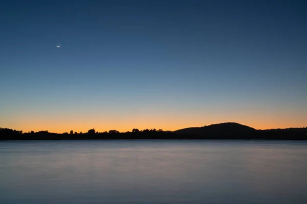 Sonnenaufgang über der ruhigen Bucht — Stockfoto