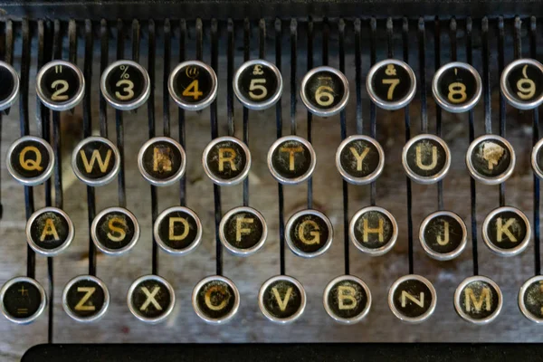 Teclado velho da máquina de escrever — Fotografia de Stock