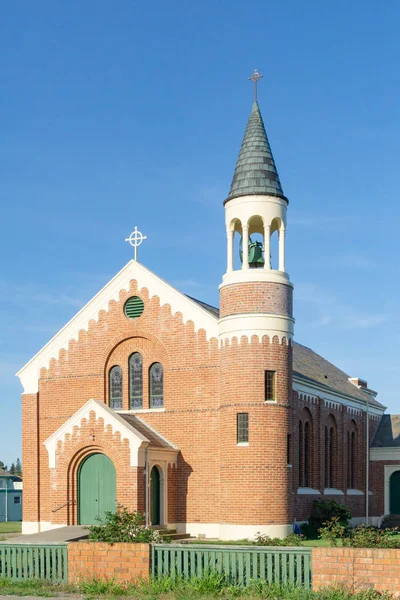 Red brick church in Ranfurly — Stock Photo, Image