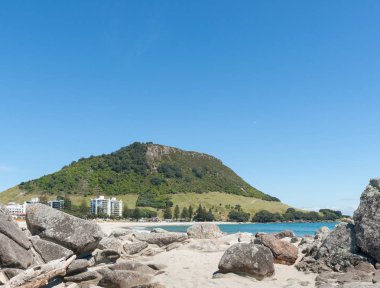 Mount Maunganui plaj ve Simgesel Yapı 