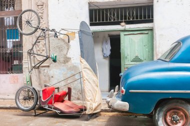 Sokak park iki araç 