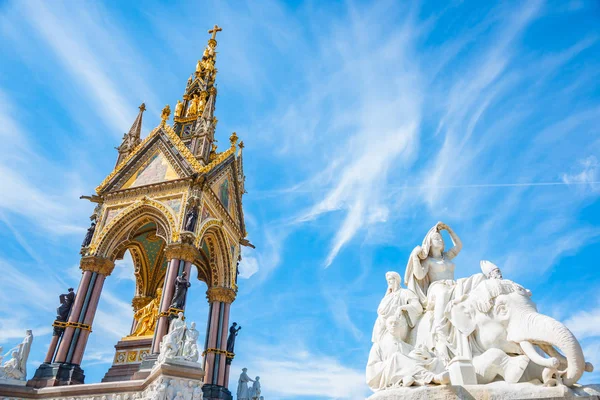 Ornate Albert Memorial in Kensington Gardens, London — Stock Photo, Image