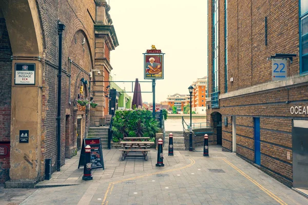 Entrada e assinatura para o The Banker Pub em Londres — Fotografia de Stock