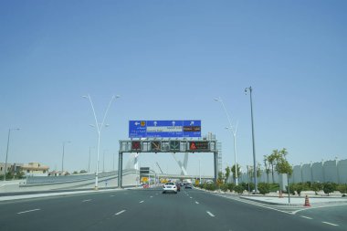 Lusail Otobanı üzerindeki anıt kemerler Qat'taki en büyük anıt