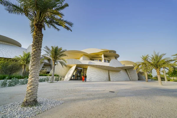 Museo Nacional de Qatar inusual pero sorprendente forma de diseño es ins — Foto de Stock
